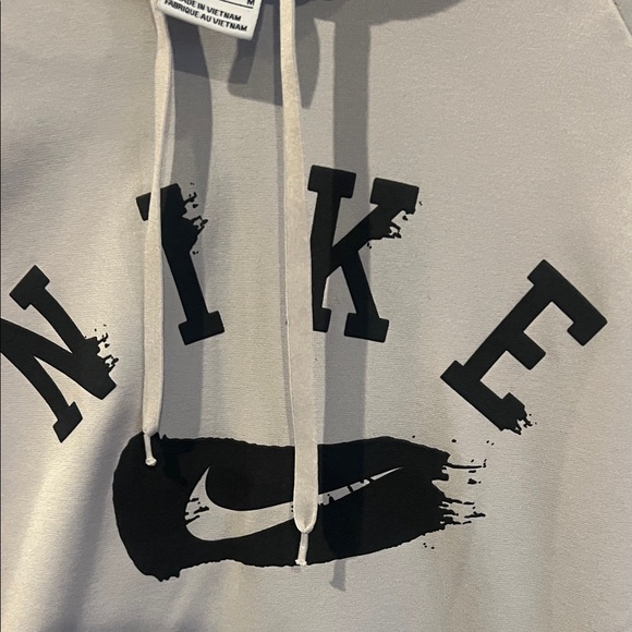Nike Men's Light Gray Hoodie - Picture 3 of 5